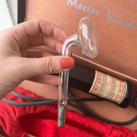 Antique Master Violet Ray Machine With 3 Glass Attachments Works Circa 1920’s - Picture 10 of 12